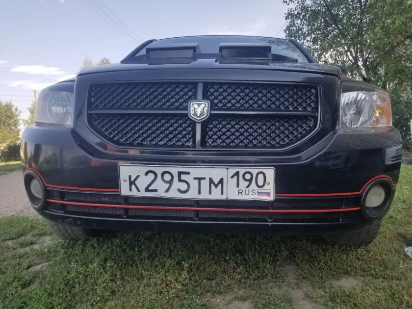Dodge Caliber решетка радиатора