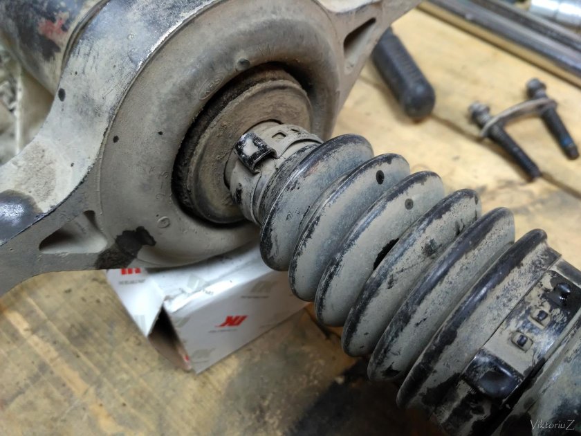 Подвесной подшипник карданного вала ix35