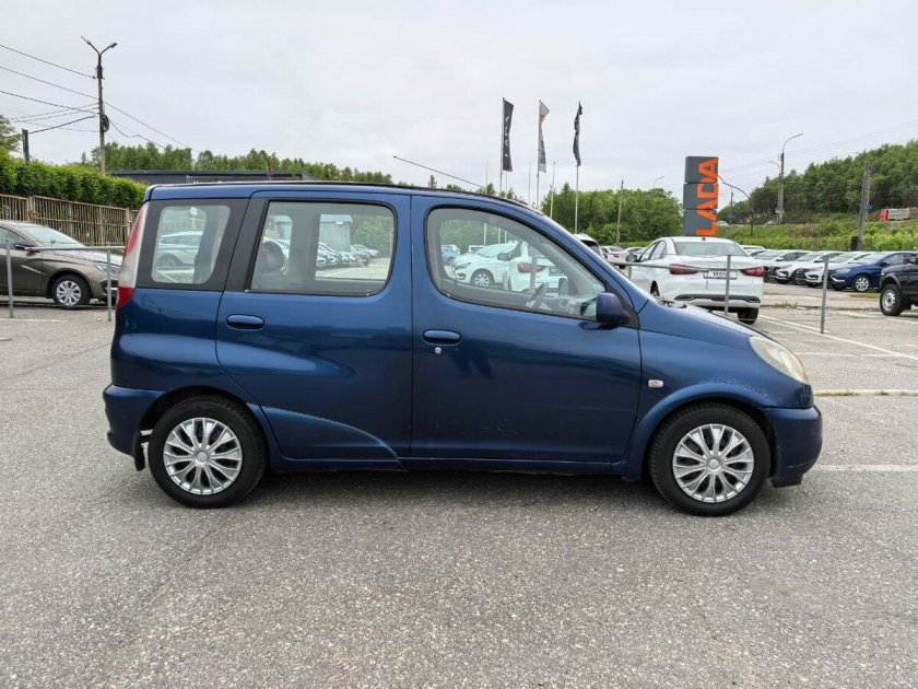 Тойота функарго 2002 синяя