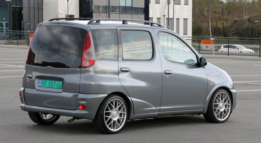Toyota Yaris Verso 2001