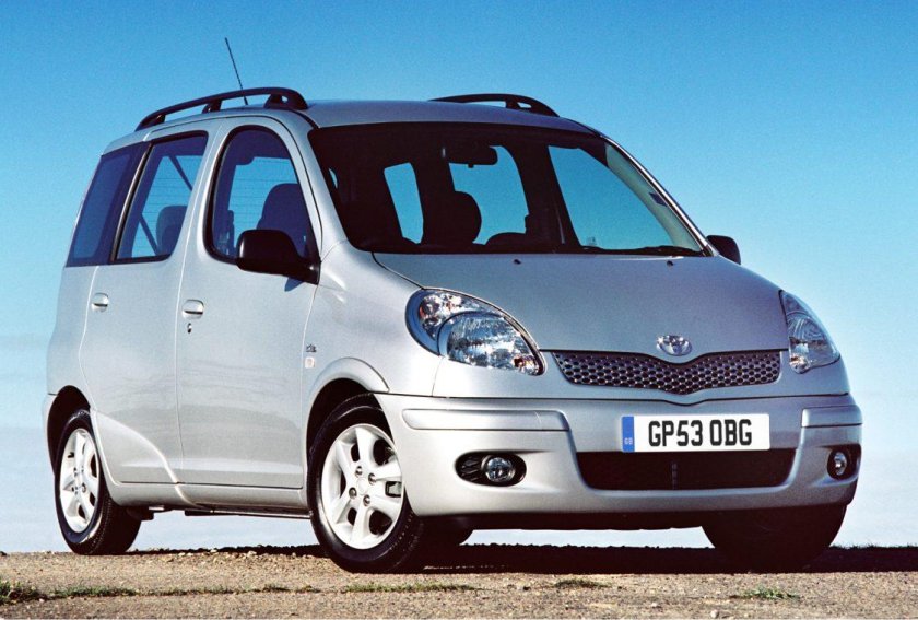 Toyota Yaris Verso 2003