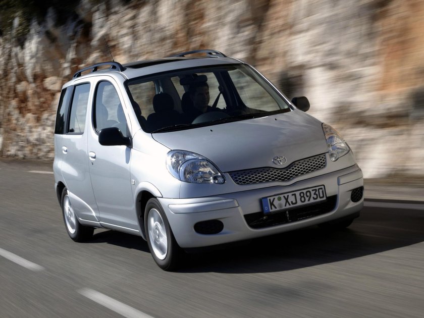 Toyota Yaris Verso 2003