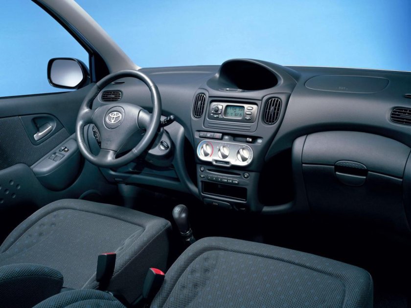 Toyota Yaris Verso, 2005