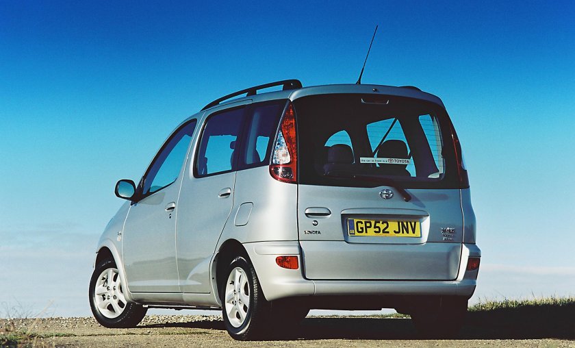 Toyota Yaris Verso 2003