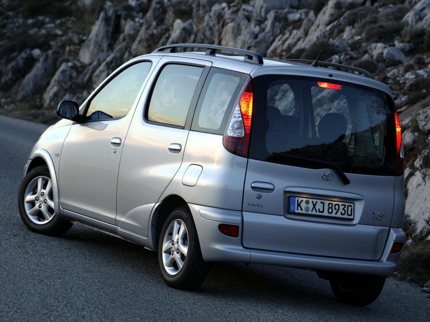 Toyota Yaris Verso 2001