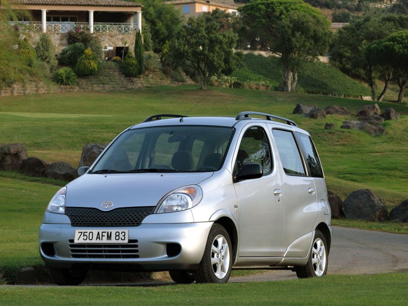 Toyota Yaris Verso 2000