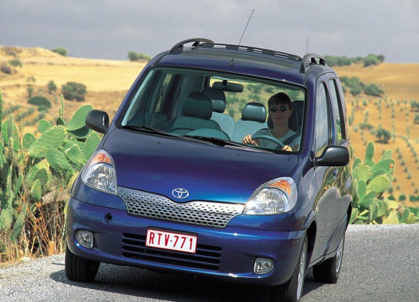 Toyota Yaris Verso 2000