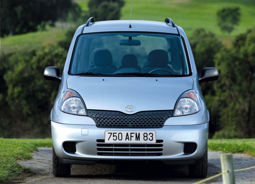 Toyota Yaris Verso 2000