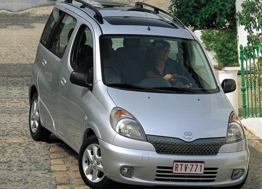 Toyota Yaris Verso 2003