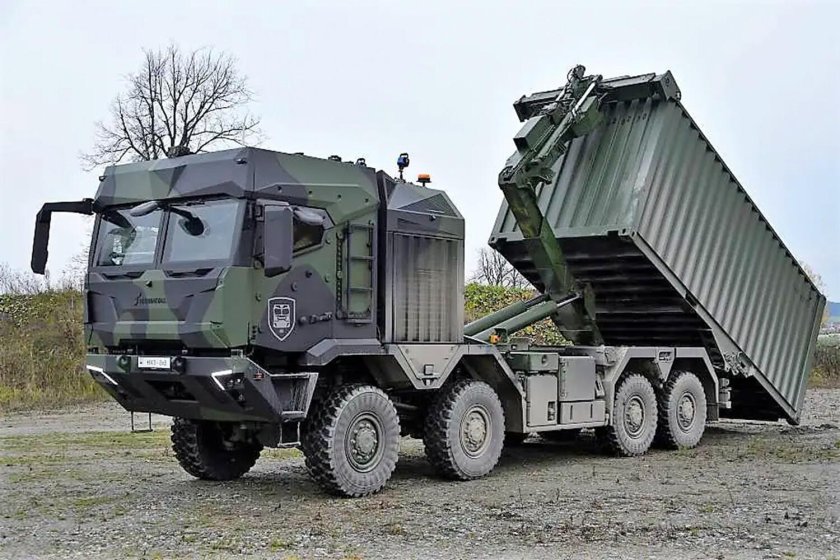 Военные грузовики