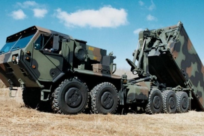 Грузовики Oshkosh LVSR