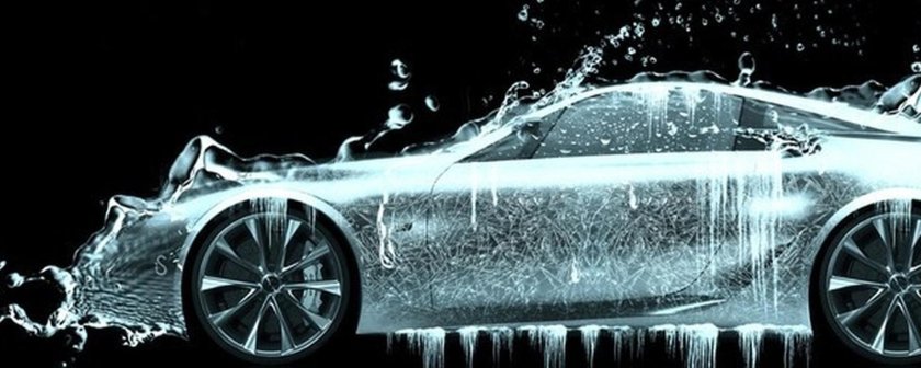 Машина в брызгах воды