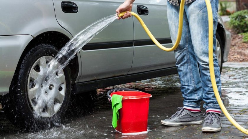 Машина на мойке