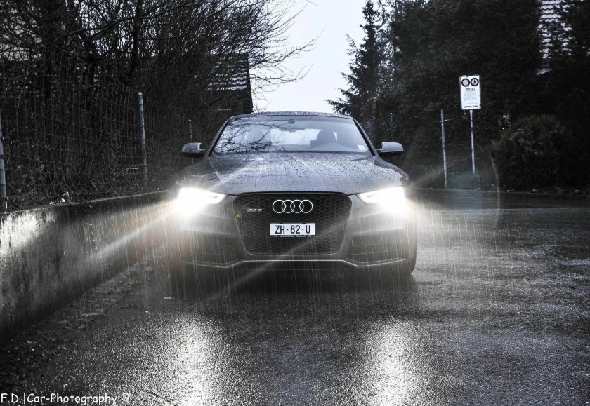 БМВ е60 под дождем