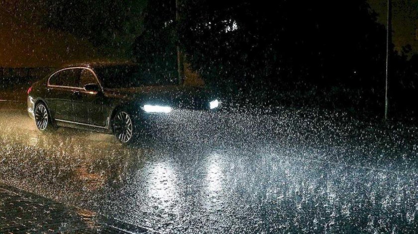 Авто под дождем