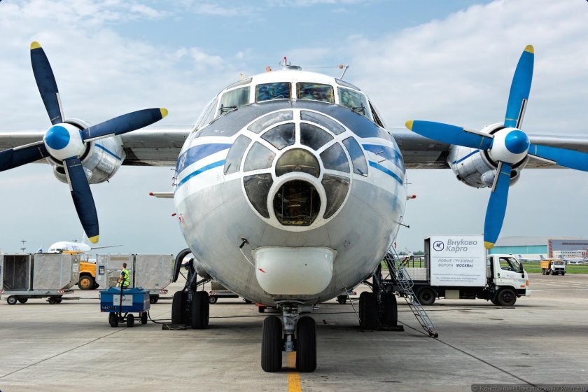 Ан12 самолет