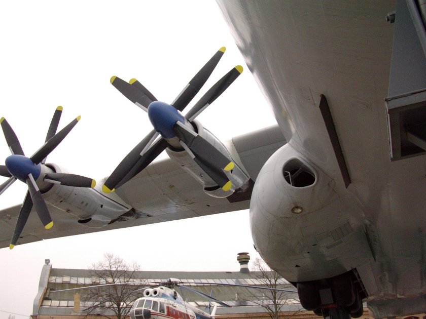 Турбовинтовой самолет АН 22