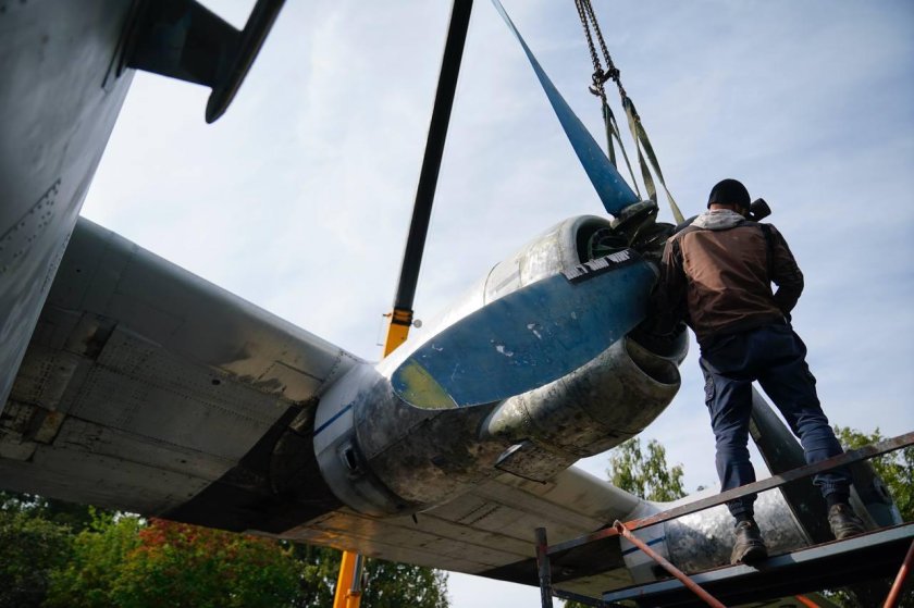 Самолет ан 12