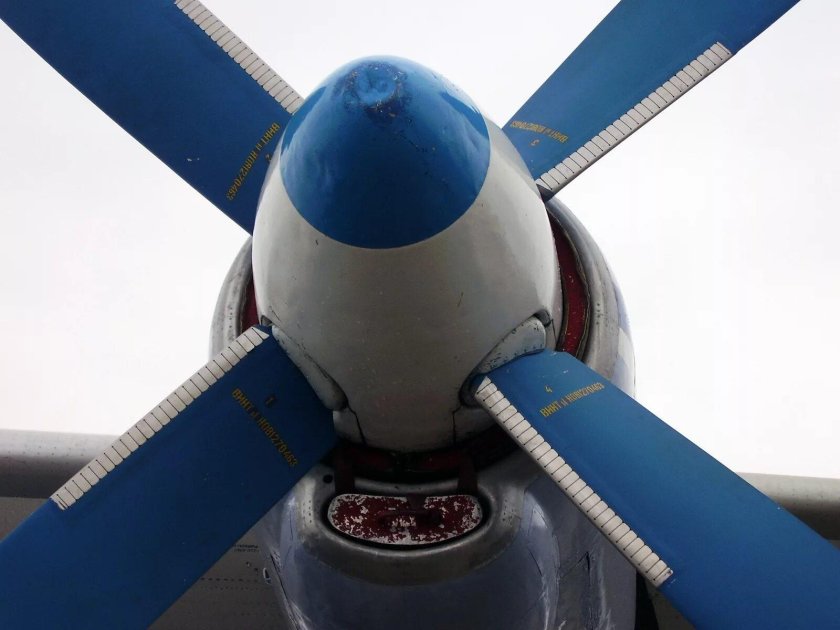 АН 12 кабина