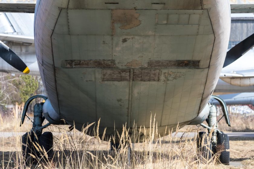 АН 12 кабина