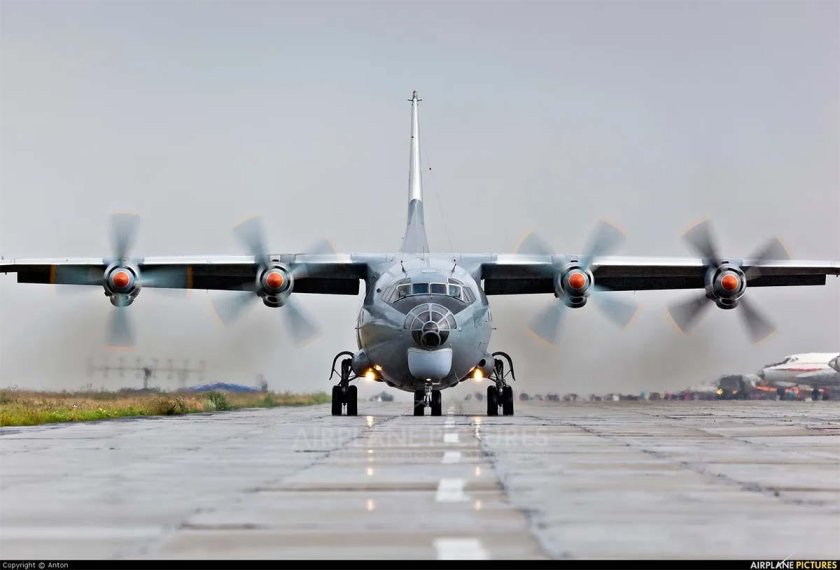 Антонов АН-12