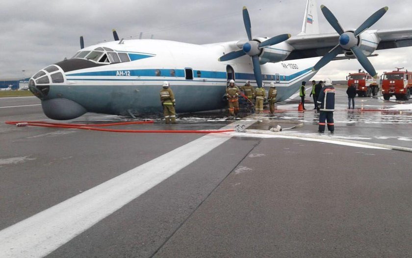 Посадка АН-12 без шасси в Екатеринбурге