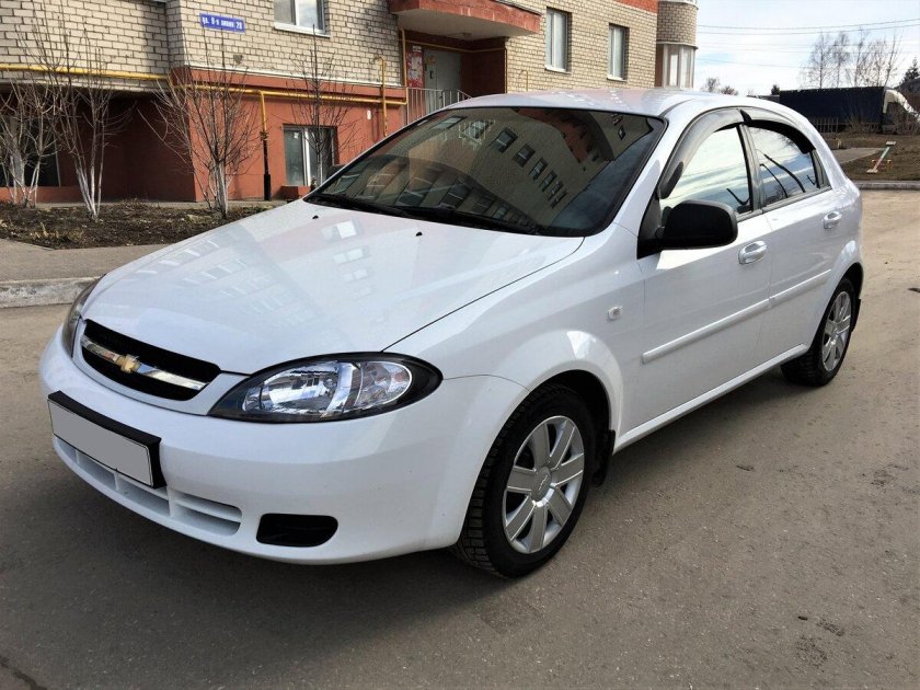 Шевроле Лачетти хэтчбек белая 2011