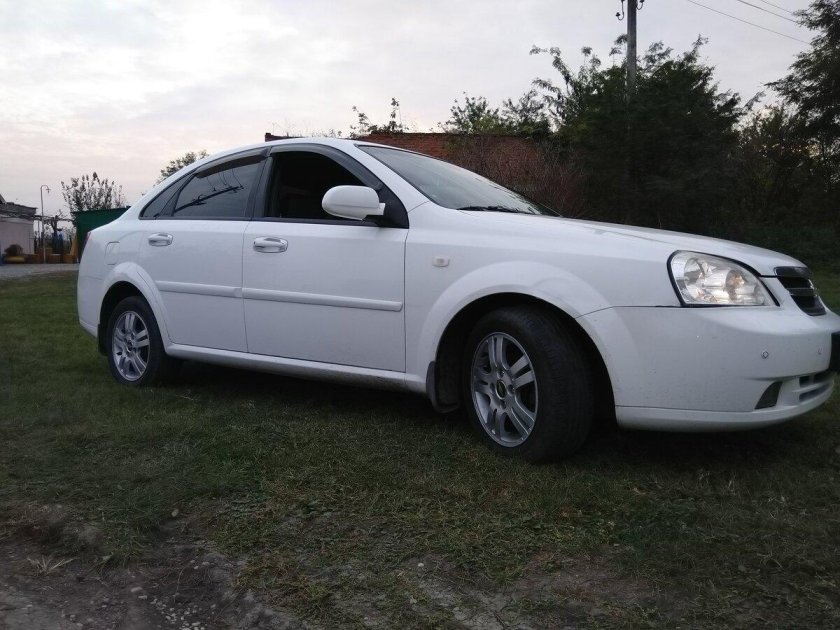 Шевроле Лачетти 2009 белая