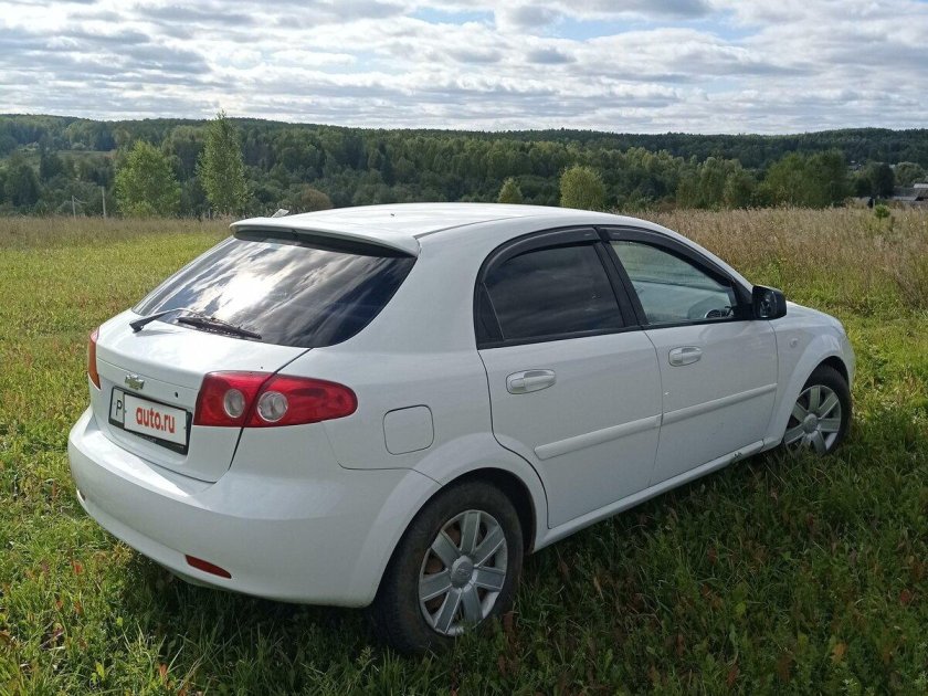 Шевроле лачетти хэтчбек белая