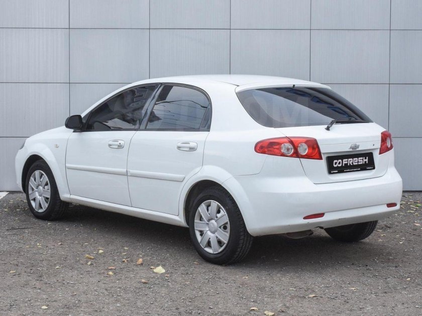 Шевроле лачетти белая