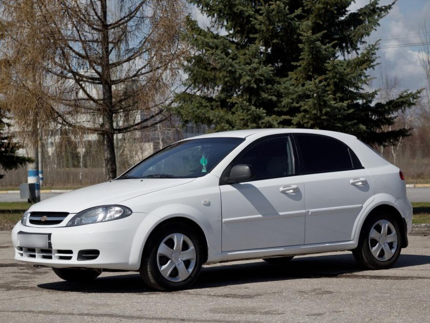 Шевроле Лачетти белая