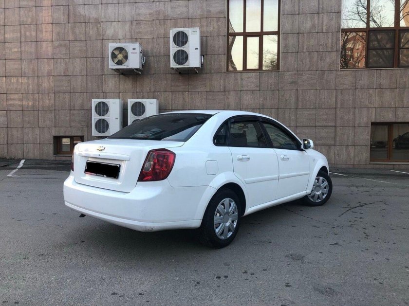 Шевроле Лачетти седан белая