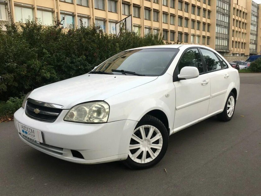 Шевроле Лачетти седан белая