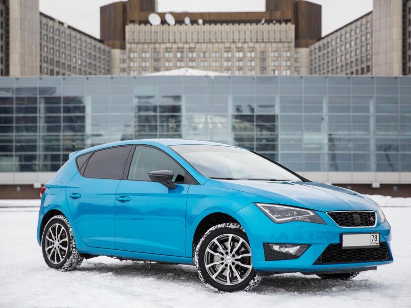 Сеат Леон голубой