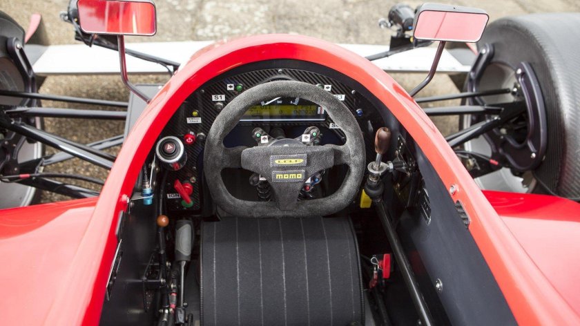 Болид f1 кабина