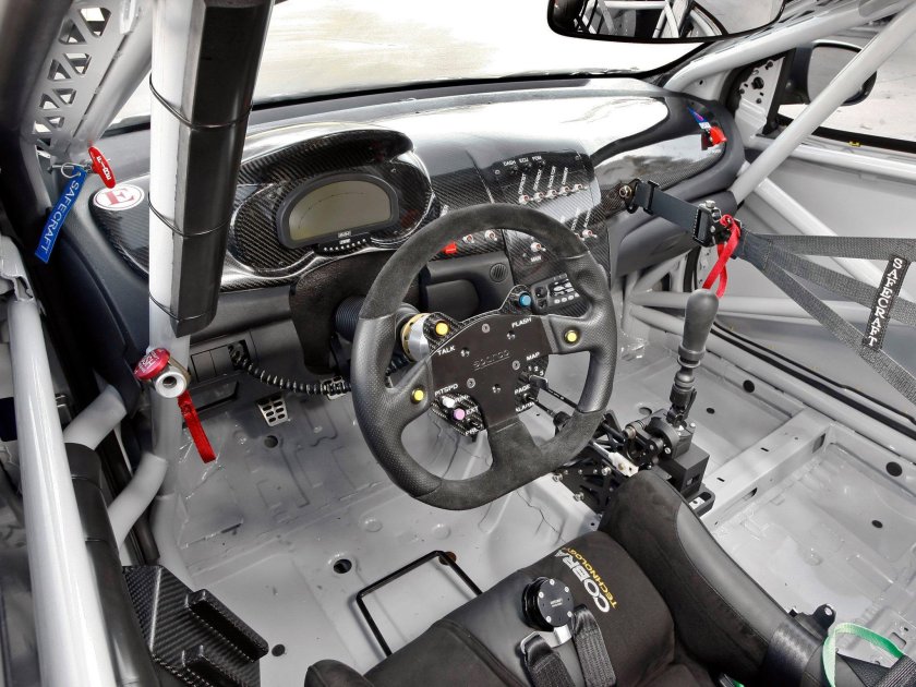 Mercedes AMG gt3 кокпит