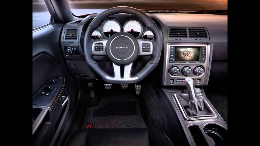 Додж Челленджер 2014 салон