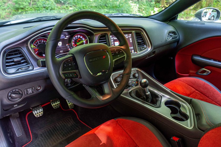 Dodge Challenger 2022 салон