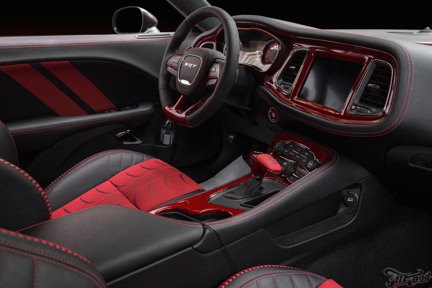 Додж Челленджер 2017 салон