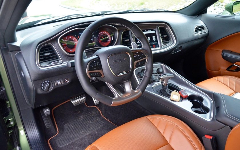 Dodge Challenger Hellcat 2020 салон