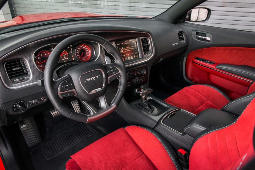 Dodge Charger srt8 Hellcat салон