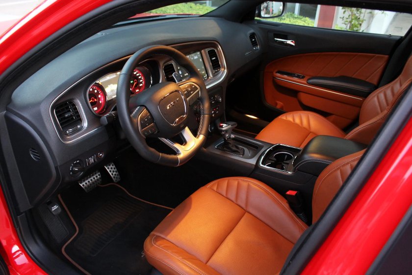 Dodge Charger 2015 салон