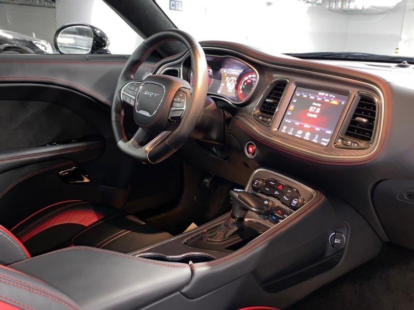 Dodge challenger srt hellcat