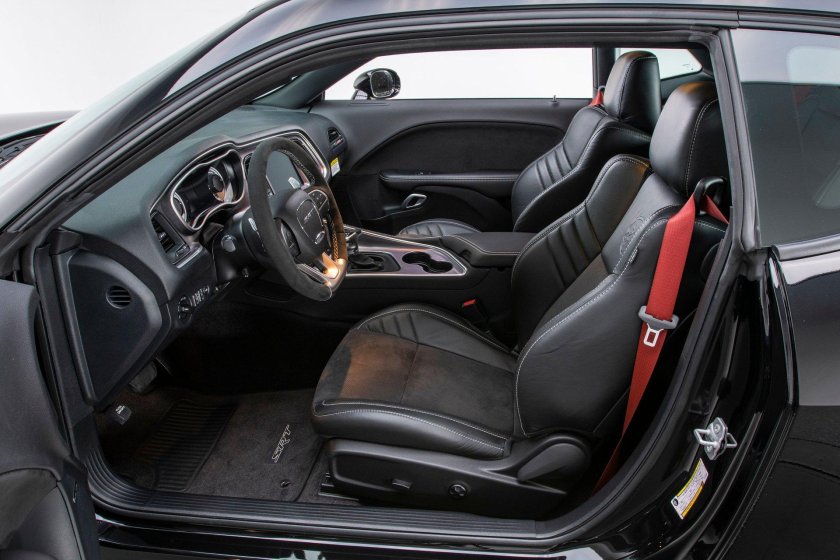 Dodge Challenger srt Demon салон