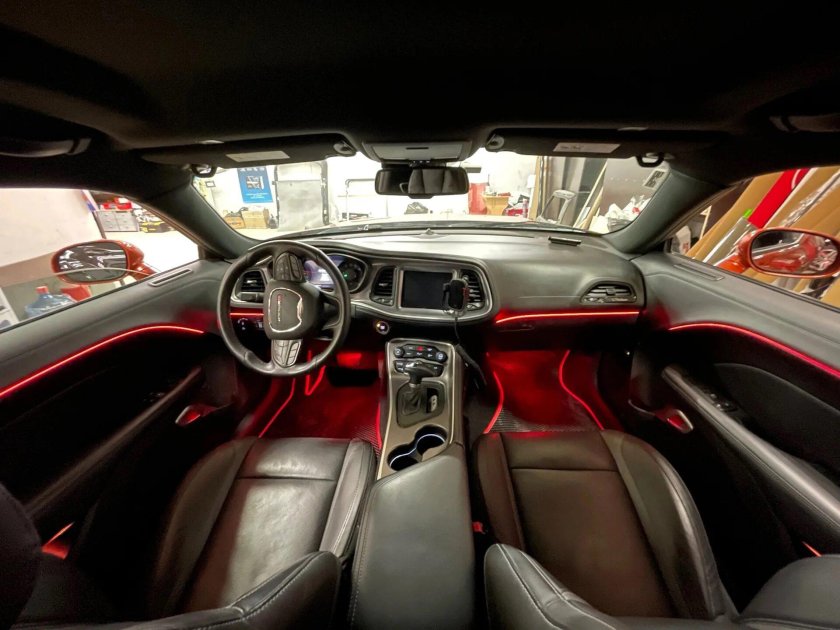 Контурная подсветка салона автомобиля