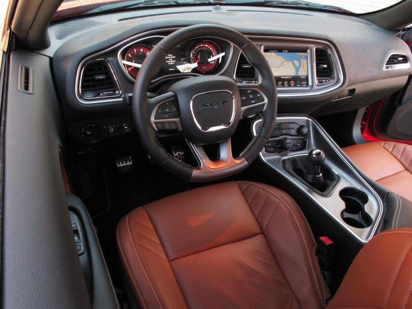Dodge Challenger 2015 салон