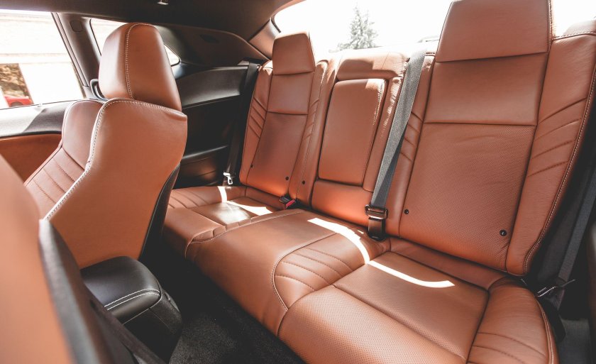 Dodge Challenger салон