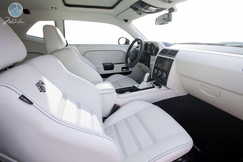 Dodge Challenger 2008 салон