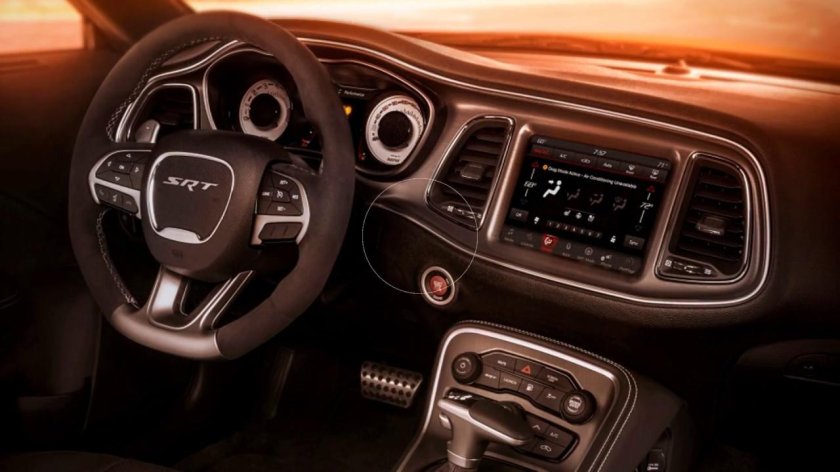 Додж Челленджер 2018 салон
