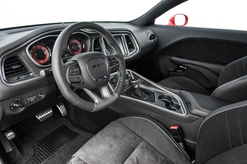 Dodge Challenger 2015 салон